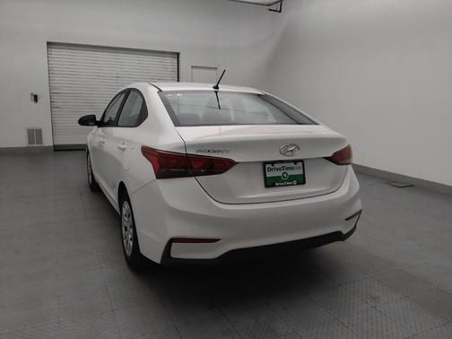 Frost White Pearl 2021 Hyundai Accent SE