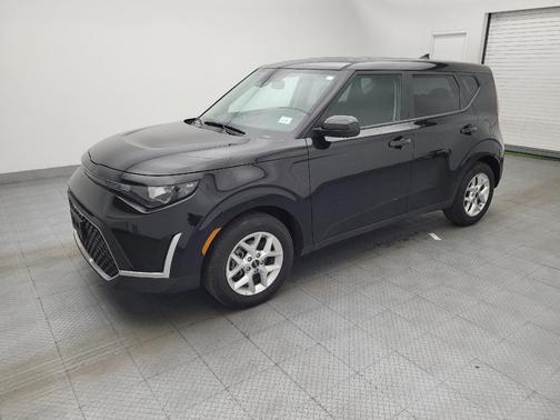 Fusion Black 2025 Kia Soul LX
