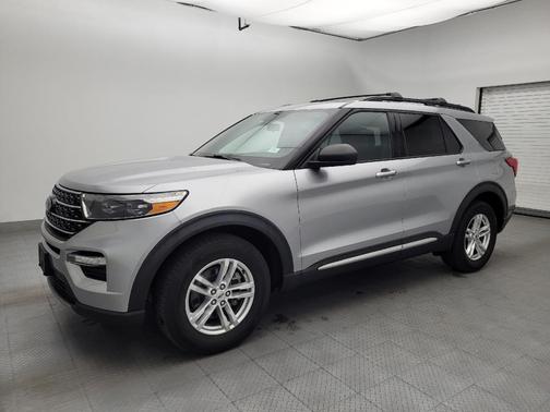 Iconic Silver Metallic 2020 Ford Explorer XLT