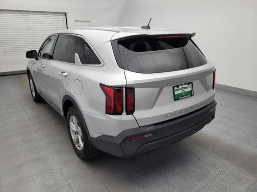Sparkling Silver 2022 Kia Sorento LX