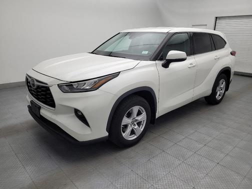 Blizzard Pearl 2020 Toyota Highlander LE