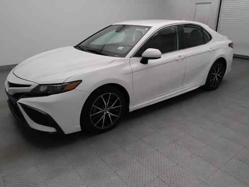 Super White 2021 Toyota Camry SE