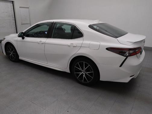 Super White 2021 Toyota Camry SE