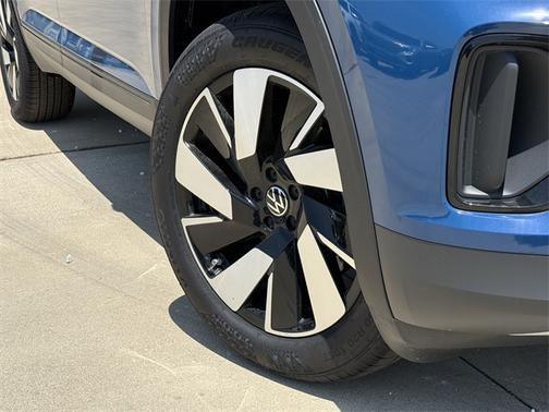 2025 Volkswagen Atlas Cross Sport 2.0T SE w/ Technology