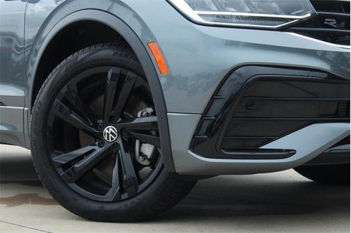 2024 Volkswagen Tiguan 2.0T SE R-Line Black