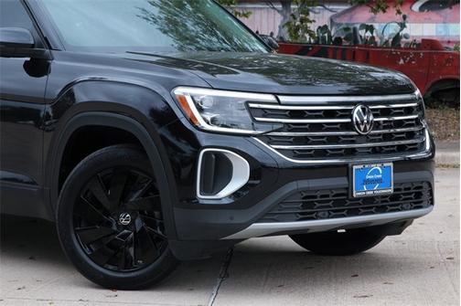 2025 Volkswagen Atlas 2.0T SE w/ Technology