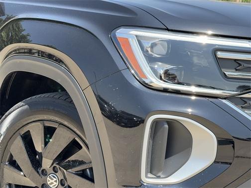 2025 Volkswagen Atlas 2.0T SE w/ Technology