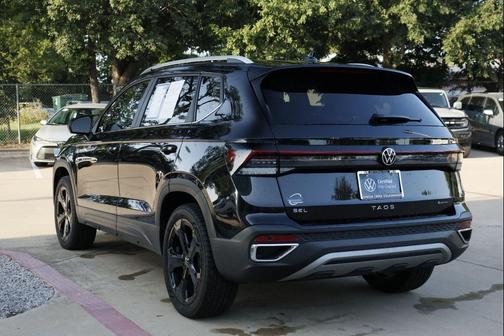 Deep Black Pearl 2025 Volkswagen Taos 1.5T SEL