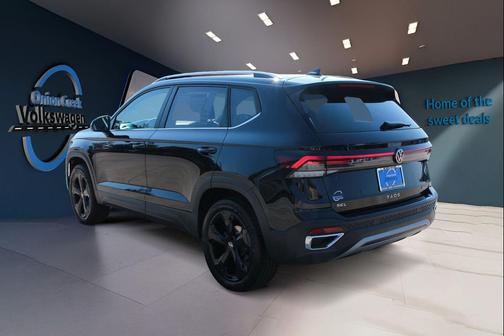 Deep Black Pearl 2025 Volkswagen Taos 1.5T SEL