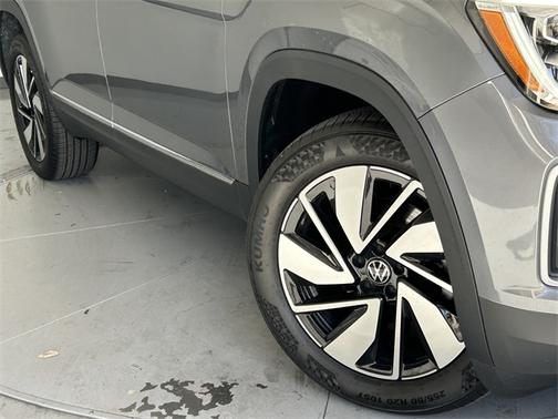 2025 Volkswagen Atlas Cross Sport 2.0T SEL R-Line Black