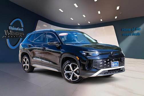 Deep Black Pearl Effect 2025 Volkswagen Tiguan 2.0T SE
