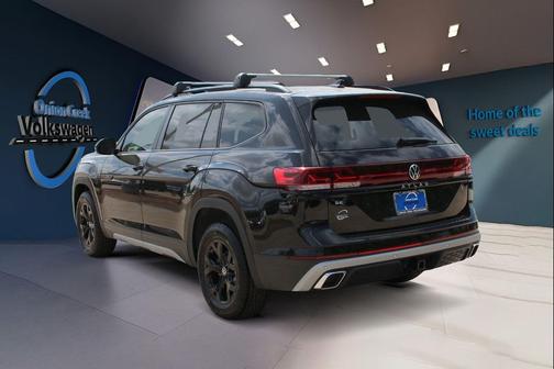 Deep Black Pearl 2026 Volkswagen Atlas Peak Edition