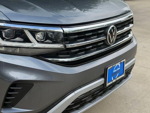 Platinum Gray Metallic 2022 Volkswagen Atlas 3.6L SE w/Technology