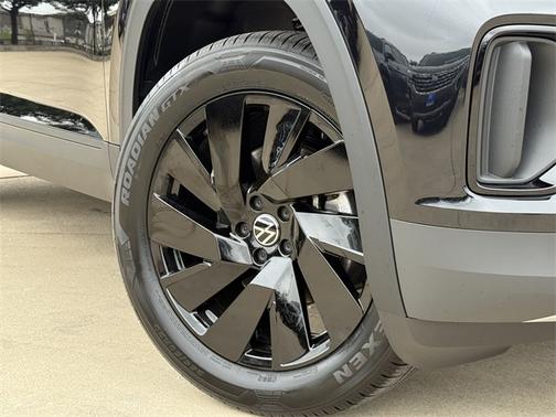 2025 Volkswagen Atlas Cross Sport 2.0T SE w/ Technology