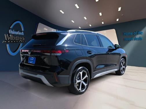 Deep Black Pearl Effect 2025 Volkswagen Tiguan 2.0T SE