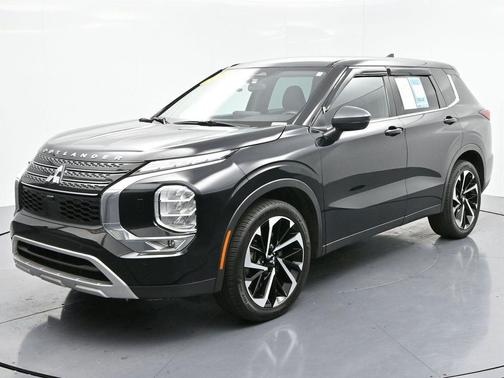 2022 Mitsubishi Outlander SE