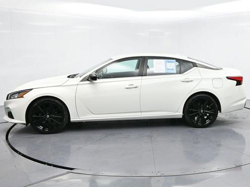 2021 Nissan Altima SR FWD