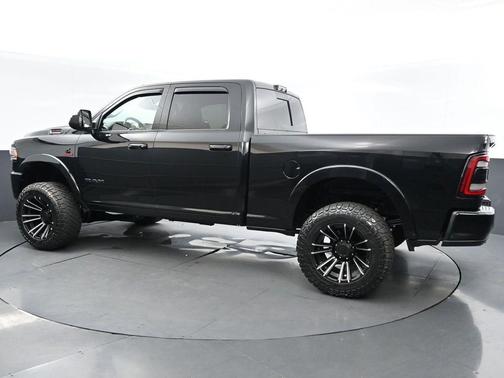 Diamond Black Crystal Pearlcoat 2019 RAM 3500 Laramie Crew Cab 4x4 6'4' Box