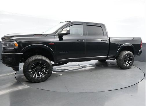 Diamond Black Crystal Pearlcoat 2019 RAM 3500 Laramie Crew Cab 4x4 6'4' Box