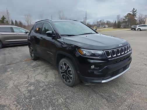 Diamond Black Crystal Pearlcoat 2023 Jeep Compass Limited