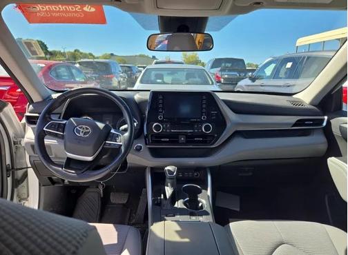 2022 Toyota Highlander LE