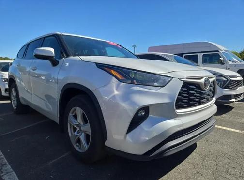 2022 Toyota Highlander LE