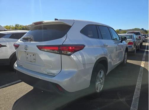 2022 Toyota Highlander LE