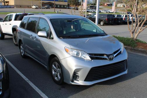 2019 Toyota Sienna LE