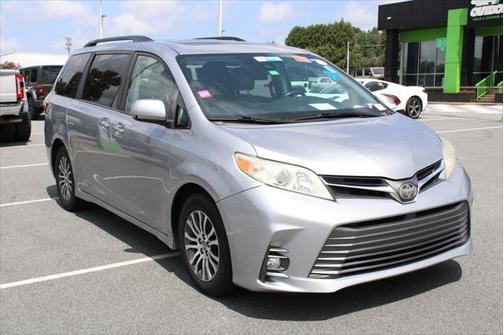 2018 Toyota Sienna XLE