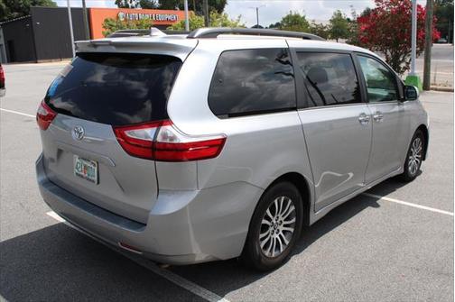 2018 Toyota Sienna XLE