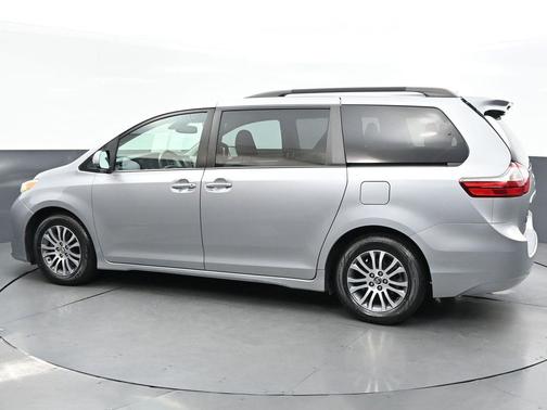 2018 Toyota Sienna XLE