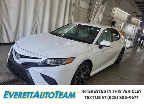 Super White 2019 Toyota Camry SE