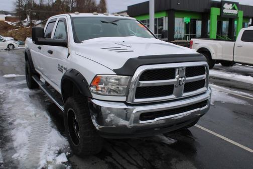 2017 RAM 2500 Tradesman Crew Cab 4x4 8' Box