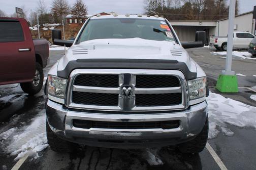 2017 RAM 2500 Tradesman Crew Cab 4x4 8' Box