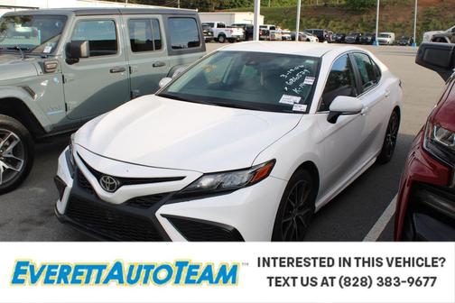 2022 Toyota Camry SE