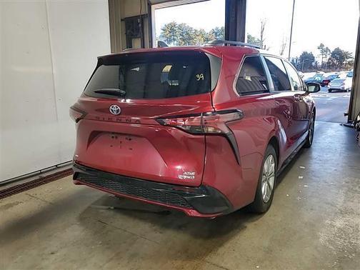 2021 Toyota Sienna XSE 7 Passenger