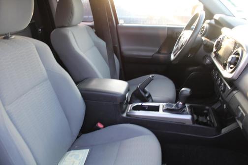 Midnight Black Metallic 2019 Toyota Tacoma SR5