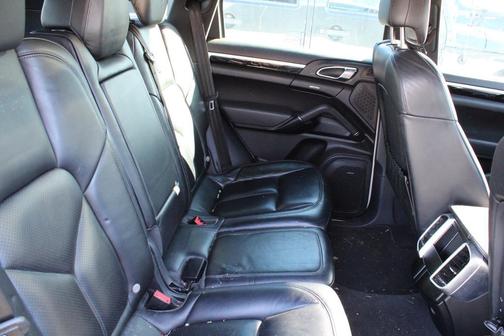 2017 Porsche Cayenne Platinum Edition