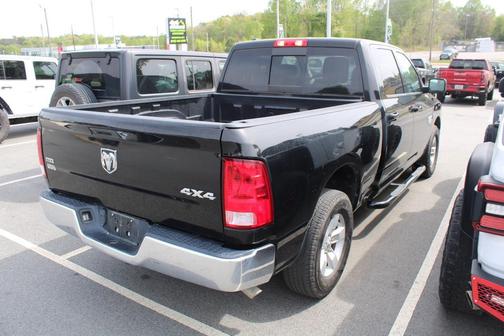 Diamond Black Crystal Pearlcoat 2020 RAM 1500 Classic SLT