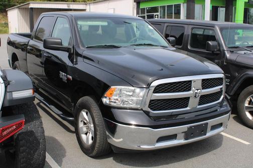Diamond Black Crystal Pearlcoat 2020 RAM 1500 Classic SLT