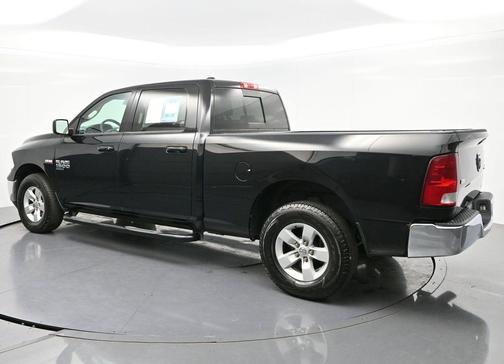 Diamond Black Crystal Pearlcoat 2020 RAM 1500 Classic SLT