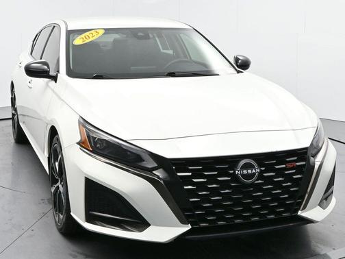 Glacier White 2023 Nissan Altima SR FWD