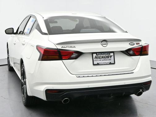 Glacier White 2023 Nissan Altima SR FWD