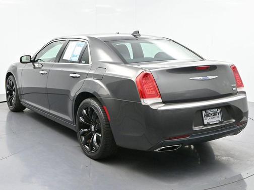 Granite Crystal Metallic Clearcoat 2019 Chrysler 300 Limited