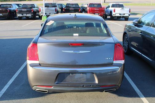 2019 Chrysler 300 Limited