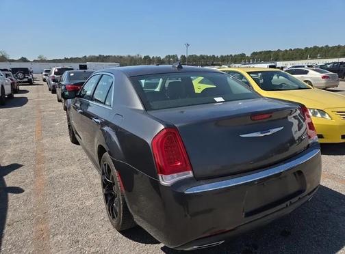 Granite Crystal Metallic Clearcoat 2019 Chrysler 300 Limited