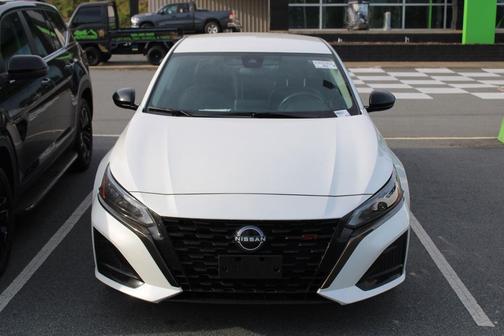 Pearl White Tricoat 2023 Nissan Altima SR Intelligent AWD