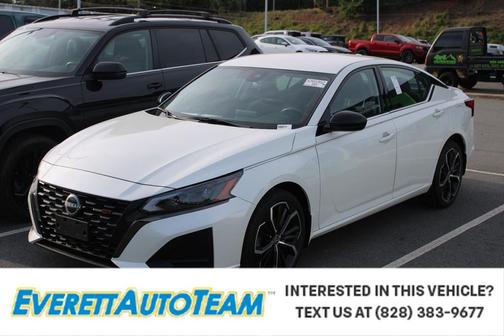 Pearl White Tricoat 2023 Nissan Altima SR Intelligent AWD