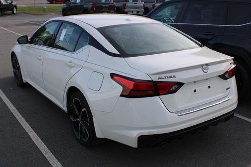 Pearl White Tricoat 2023 Nissan Altima SR Intelligent AWD