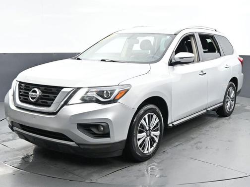 2020 Nissan Pathfinder SV